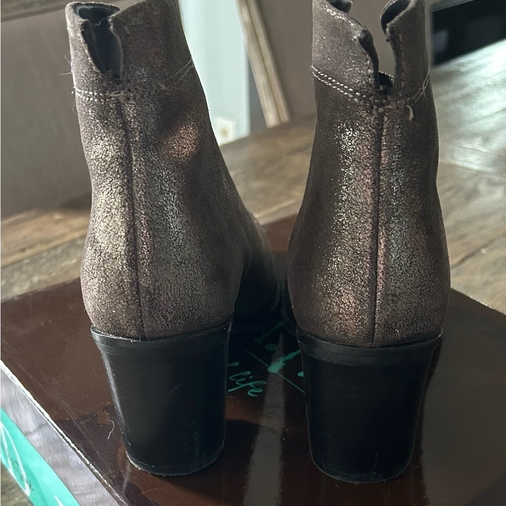 Diba True Women’s Karma V Throat Metallic Ankle Booties Size 8 Great Condition - Picture 4 of 9